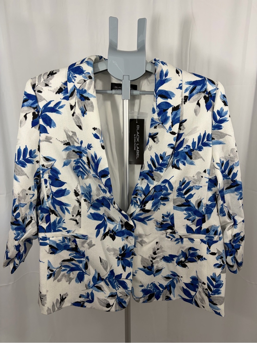 NWT Black Label Women’s Size 16 White Floral Blazer with Blue Leaf Print